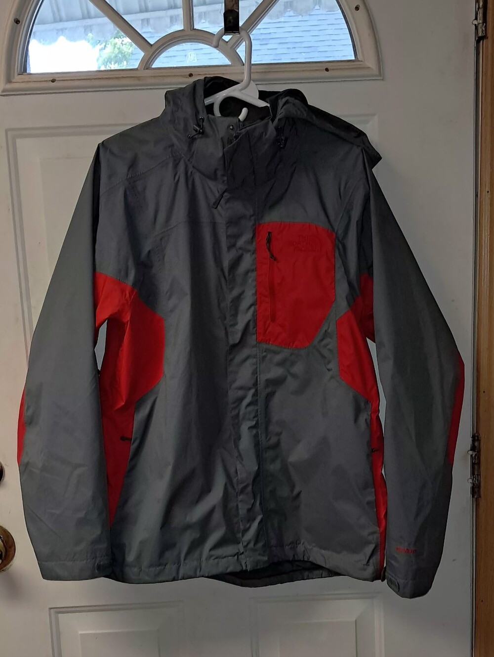 The North Face Hyvent Mens Med. Waterproof Full Zip Hooded Jacket. Red& Grey